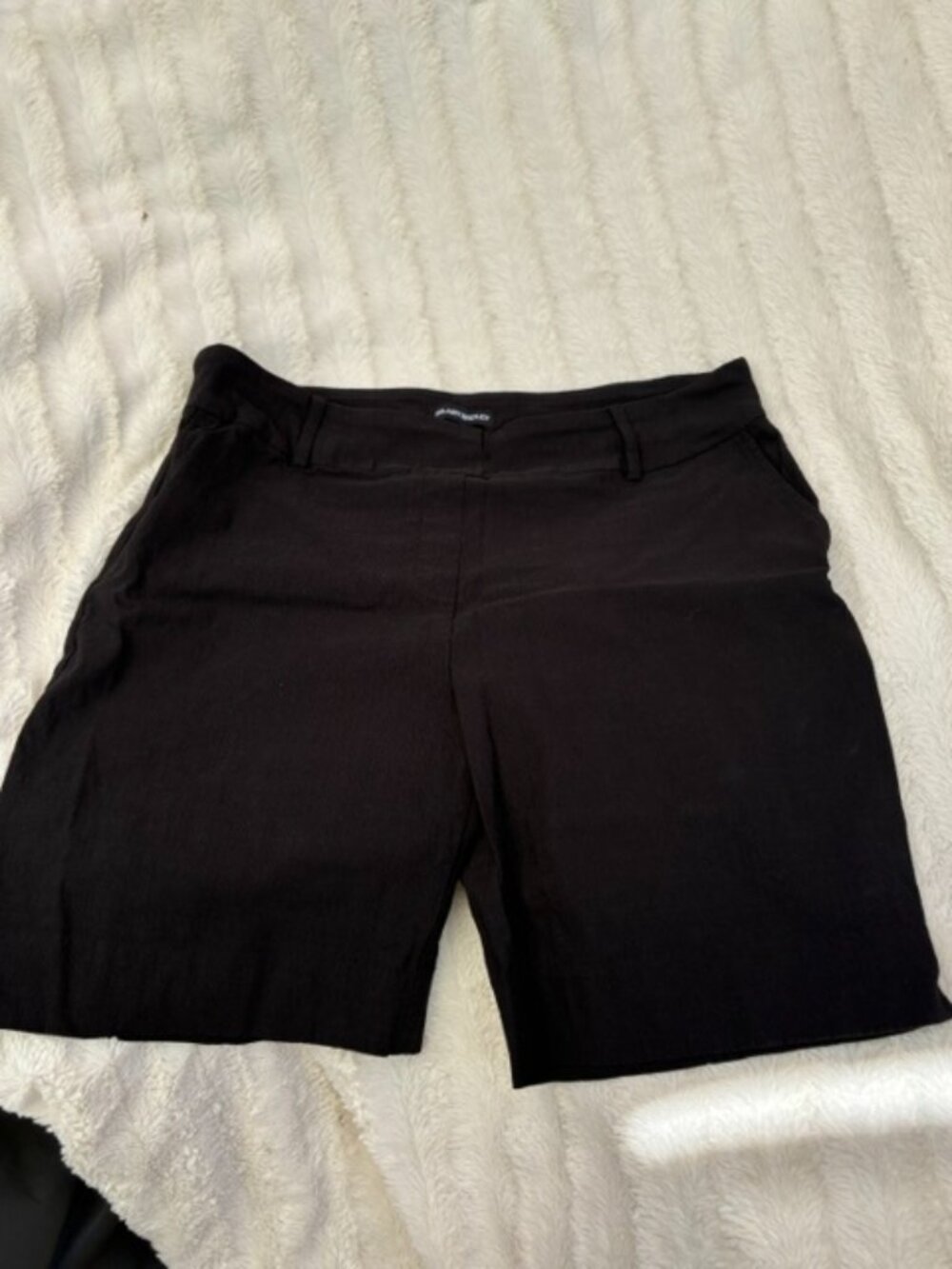 Hilary Radley Ladies Stretch Pull on Bermuda Black shorts. - Picture 2 of 3
